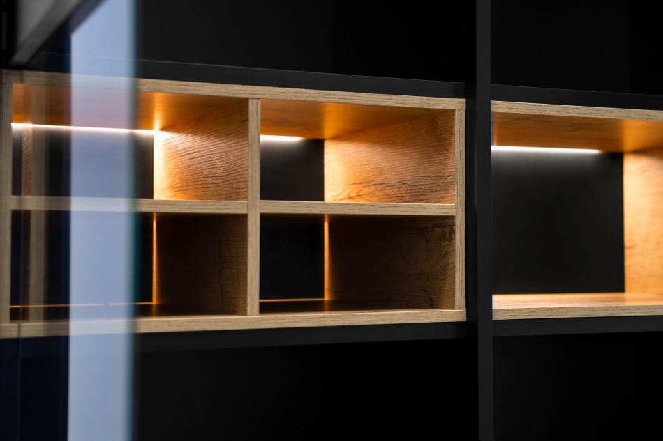 LOFTY Dvoudveřová vitrína v podkrovním stylu se zásuvkami černý/přírodní dub - obrázek 30