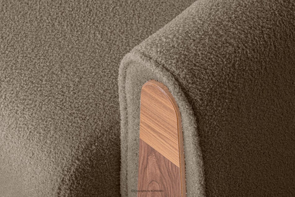 GUSTAVO Třímístná pohovka v jehněčí látce hnědé barvy hnědá - obrázek 10
